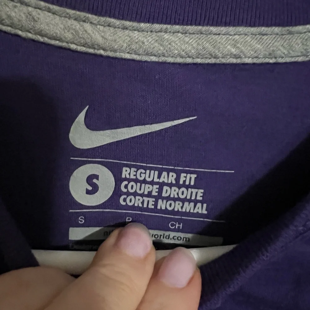 NIKE Classic Logo Short Sleeve Athletic‎ Cotton T Shirt Purple & White Boys Sz S